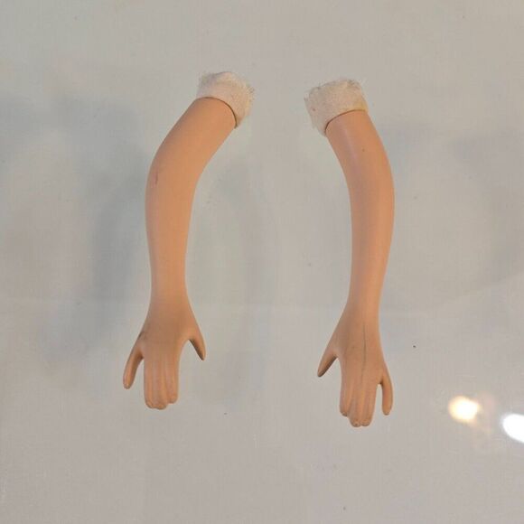 5 Piece Lot of Porcelain Doll Parts Head Arms Legs As Is - Picture 5 of 7